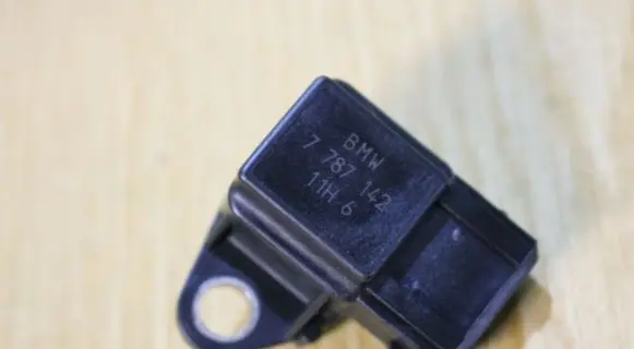 BMW 5 E60 E61 Air pressure sensor 7787142