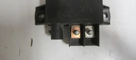 Mercedes-Benz E W211 Charging relay A0025426419