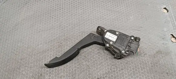 Dacia Duster Accelerator throttle pedal 6PV00908502 8200386506D 12612