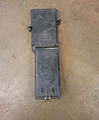 Mercedes-Benz E W124 Fuse box cover 1245400182 08877660