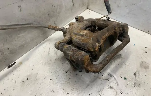 Mercedes-Benz Sprinter W906 Rear brake caliper Y04127