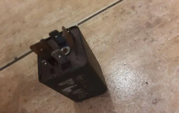 Audi 100 200 5000 C3 Fuel pump relay 258pa6 258