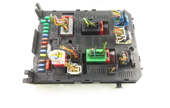 Peugeot 308 Central body control module 9666895380