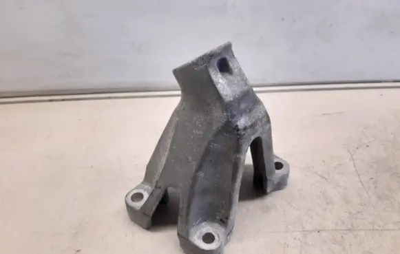 Audi A8 S8 D4 4H Engine mounting bracket 8K0199307BJ