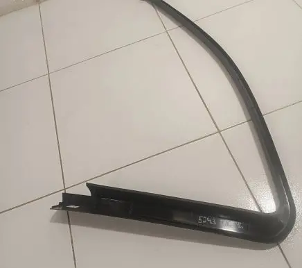 Mercedes-Benz ML W166 Front door window/glass frame A1667270178
