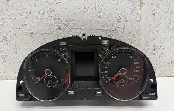 Volkswagen PASSAT B7 Speedometer (instrument cluster) 3AA920871A