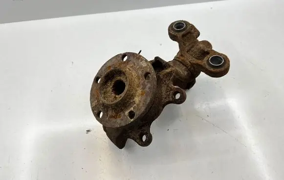 Nissan Primera Front wheel hub