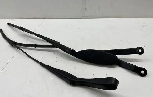 Mercedes-Benz C W205 Front wiper blade arm A2058208401 A2058203601