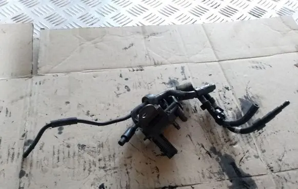 Volkswagen Touran I Turbo solenoid valve 1K0906283A 03G131529C