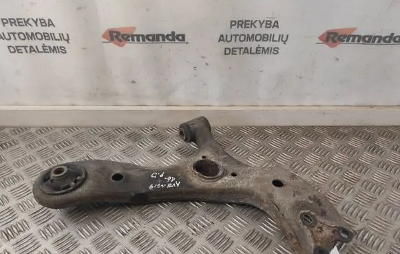 Toyota Avensis T270 Front lower control arm/wishbone 