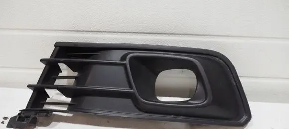 Renault Captur Front bumper lower grill 261A39427R