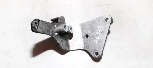 Nissan Qashqai+2 Engine mounting bracket
