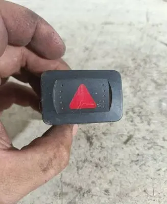 Volkswagen Golf IV Hazard light switch