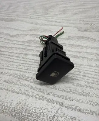 Toyota Avensis T270 Fuel tank opening switch 15D124