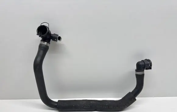 Engine coolant pipe/hose