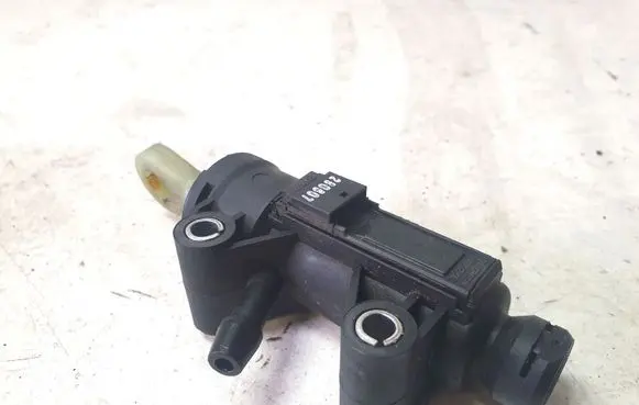 BMW 3 E90 E91 Clutch slave cylinder 21526773570