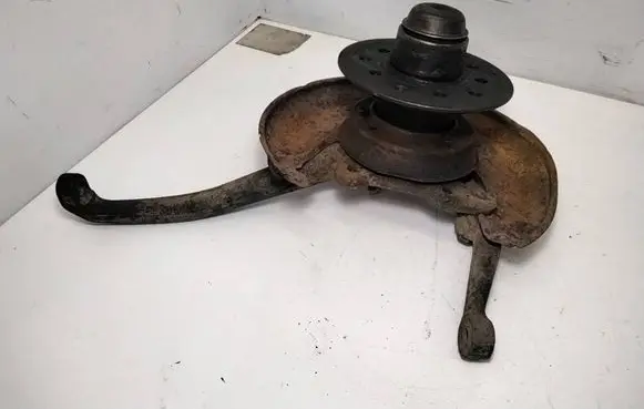 Mercedes-Benz W123 Front wheel hub