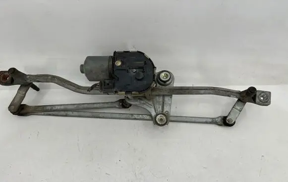Volvo V70 Front wiper linkage and motor 31333456
