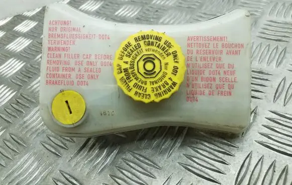 Audi A4 S4 B6 8E 8H Brake fluid reservoir 8E0611301G