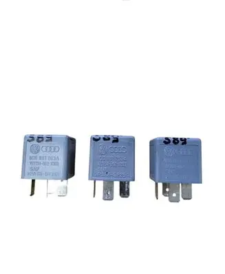 Skoda Octavia Mk1 (1U) Other relay 8D0951253A V23134-B52-X301