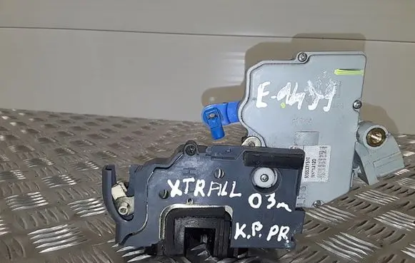 Nissan X-Trail T30 Front door lock 805533Y510