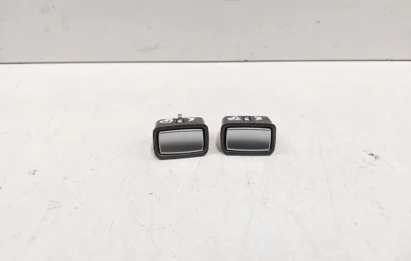 Steering wheel buttons/switches