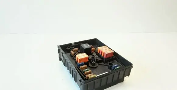 Volkswagen Golf V Fuse module 1K0937125