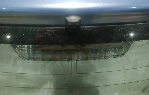 Toyota Yaris Third/center stoplight 