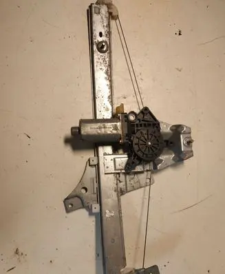 Toyota Avensis T220 Front door window regulator motor 100208