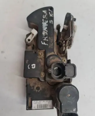 Opel Frontera B Front door lock 16637561 067001324