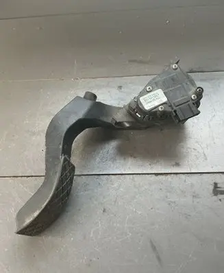 Volkswagen PASSAT B5.5 Accelerator throttle pedal 8D1721523F