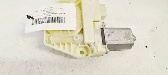 Mercedes-Benz C W205 Front door window regulator motor 2059060113 A2059060113