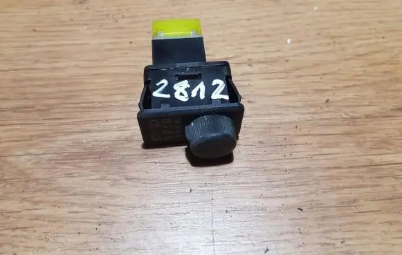 Nissan Primera Headlight level height control switch