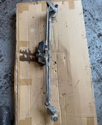Dodge Magnum Front wiper linkage and motor 04805711AA