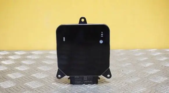 Lexus ES 250 - 300 - 330 Voltage converter/converter module 89908-33240 31800-7238A 2463