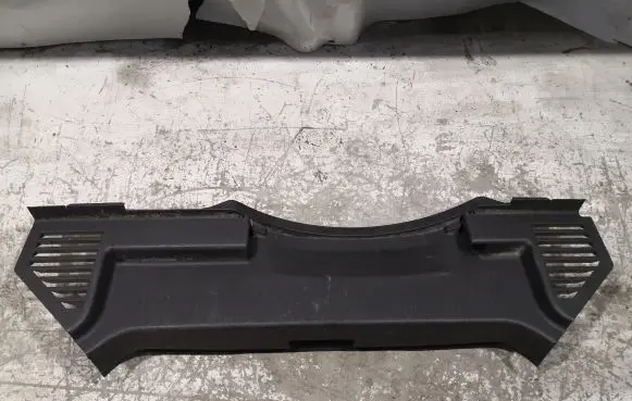 Trunk/boot sill cover protection