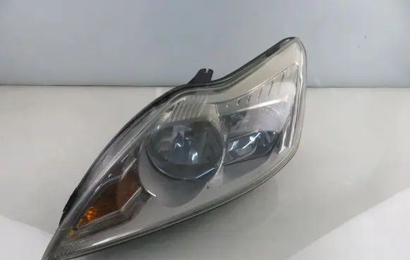 Ford Focus Headlight/headlamp 8M5113W030AD