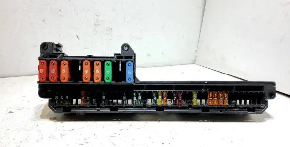 BMW 5 E60 E61 Fuse module 6957330 61146957330 6114695733002