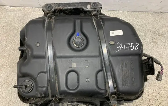 Jeep Grand Cherokee AdBlue liquid reservoir P68145550AJ 136271