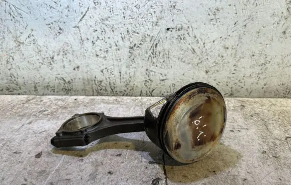 Dodge Challenger Piston with connecting rod