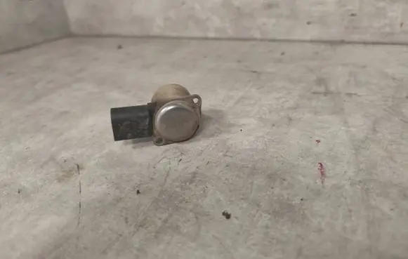 Audi A4 S4 B8 8K Hydraulic servotronic pressure valve 021161758 0137267