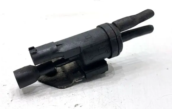 Mercedes-Benz E W212 Fuel pressure regulator 0025401497