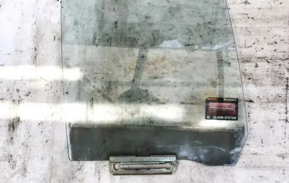Mazda 323 Rear door window glass