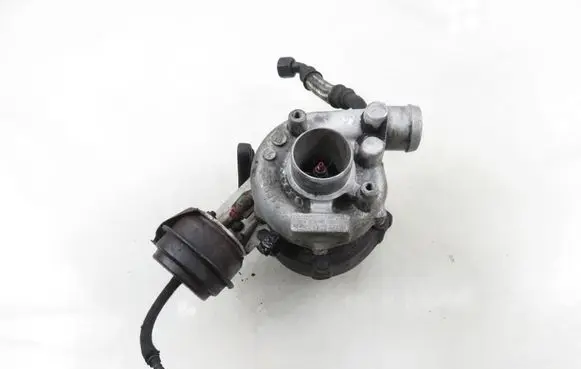 Volkswagen PASSAT B5.5 Turbo 028145702R