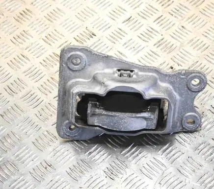 Volvo XC60 Engine mount bracket