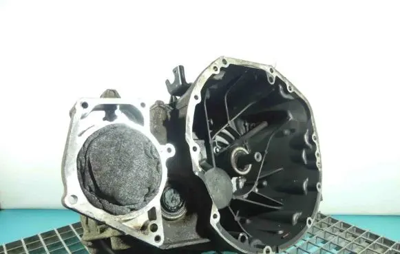 Manual 5 speed gearbox