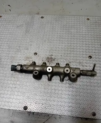 Mazda 6 Fuel distributor 09k01297