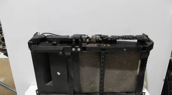 Peugeot 208 II Coolant radiator 