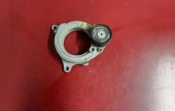 BMW X4 G02 Generator/alternator belt tensioner 8580360