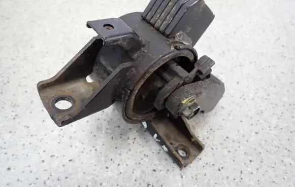 Suzuki SX4 Engine mount vacuum valve 